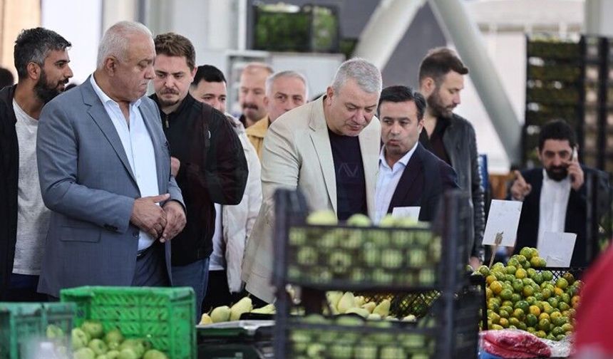 Osman Çelik pazarcı esnafının davetini kırmadı