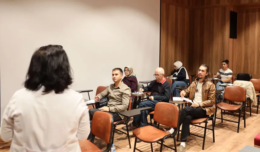 SAMEK'le 7'den 70'e herkes yeni bir dil öğreniyor