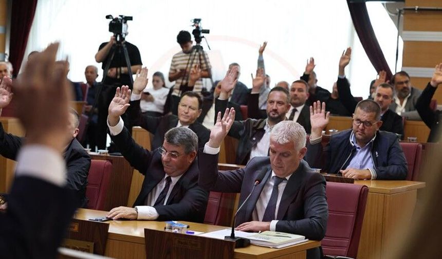 Serdivan Belediyesi Meclisi'ndeki istifa dengeleri değiştirdi