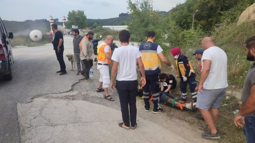 devrilen_motosikletin_surucusu_yaralandi (2)