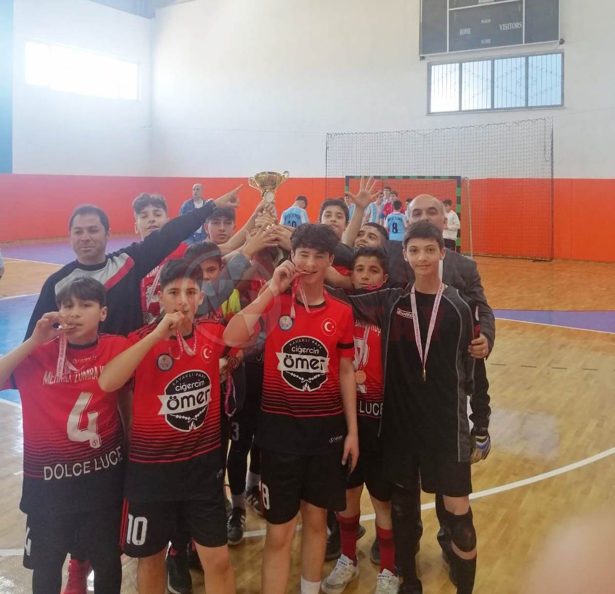 Futsal şampiyon Mehmet Zumra Kuş Ortaokulu (2)