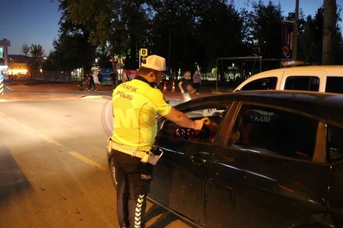 sehrin_park_ve_bahcelerinde_polis_uygulamasi_yapildi (1)