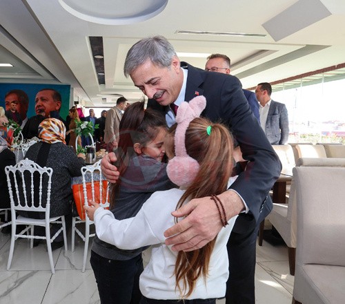 Ak Parti Kadin Kollari2