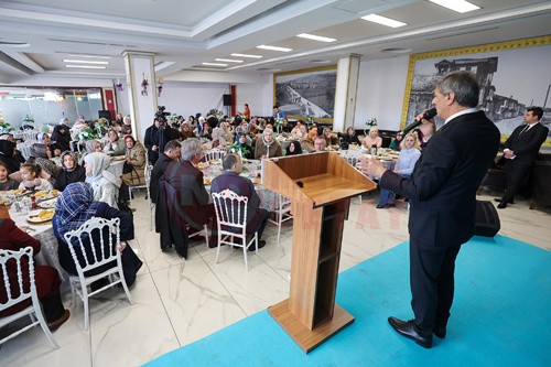 Ak Parti Kadin Kollari9