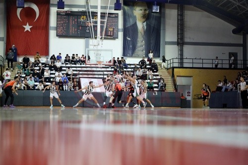 Buyuksehir Basket Istanbul Dan Zaferle Dondu (2)