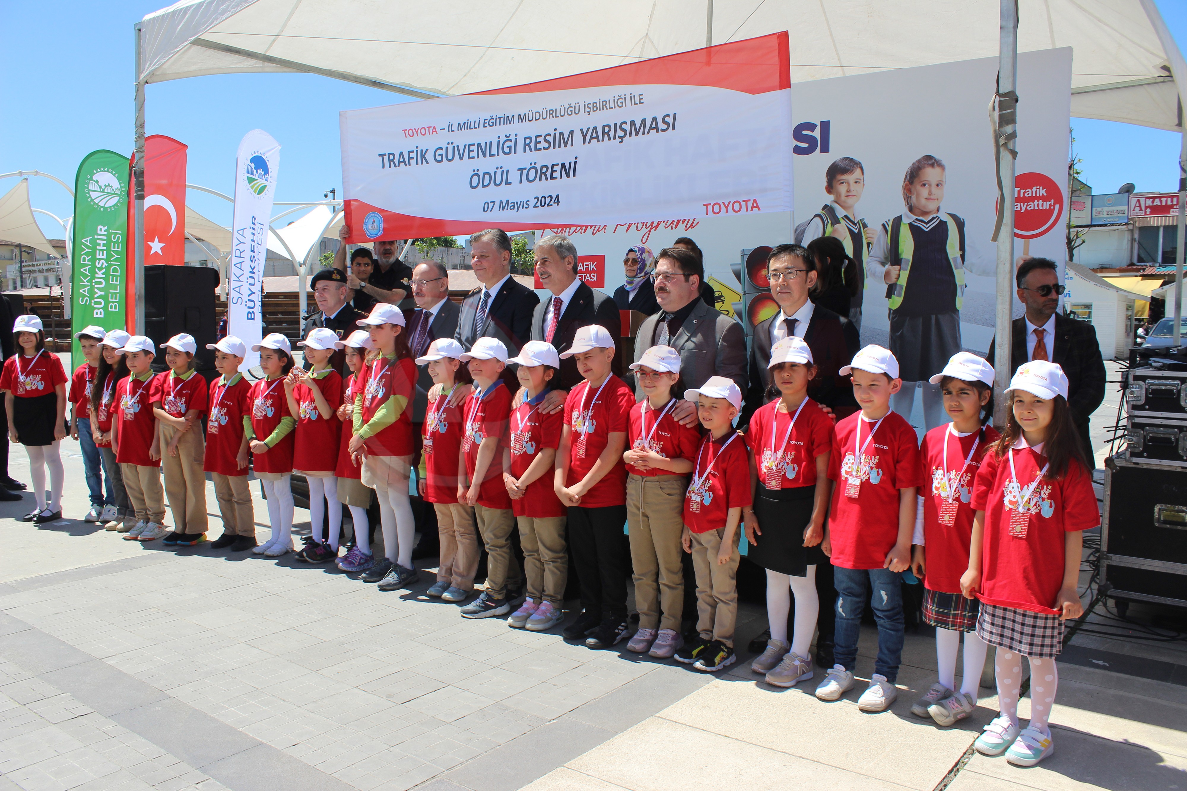 Toyota Otomotiv Sanayi Türkiye Trafik Güvenliği Resim Yarışmasıyla Genç Yetenekleri Ödüllendirdi (1)