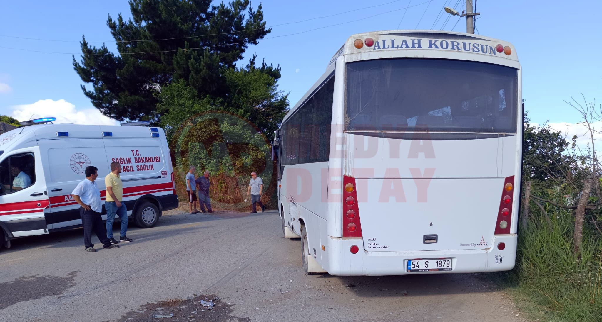 Servis Midibusu Ile Panelvan Carpisti (2)