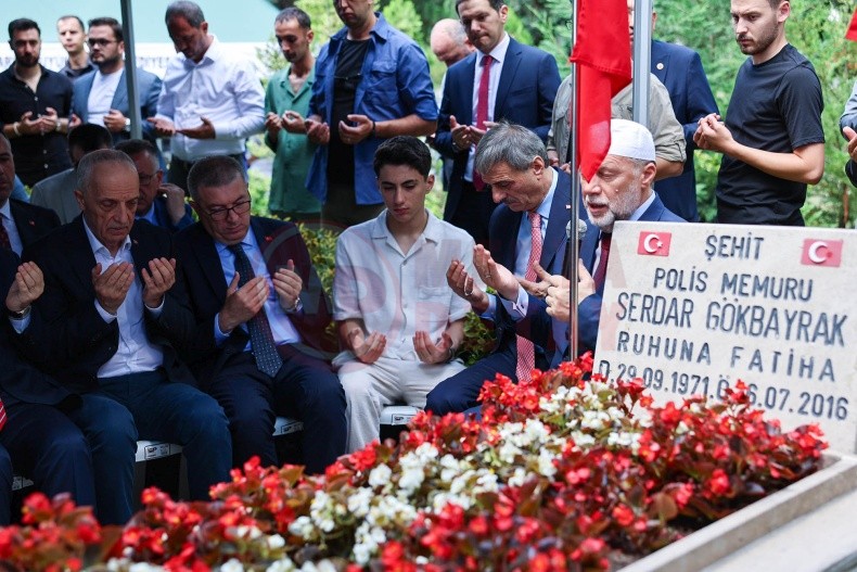 15 Temmuz Sehidi Mezari Basinda Anildi (2)