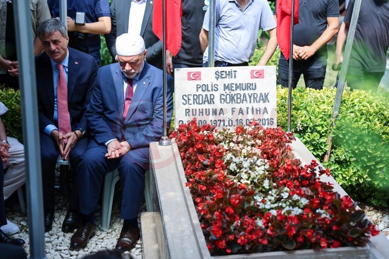 15 Temmuz Sehidi Mezari Basinda Anildi (3)