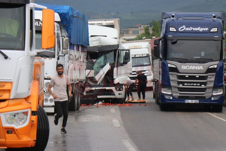 Sakarya Da 4 Gunde 22 Kaza (1)