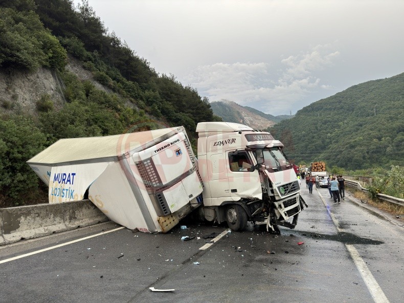 Sakarya Da 4 Gunde 22 Kaza (2)