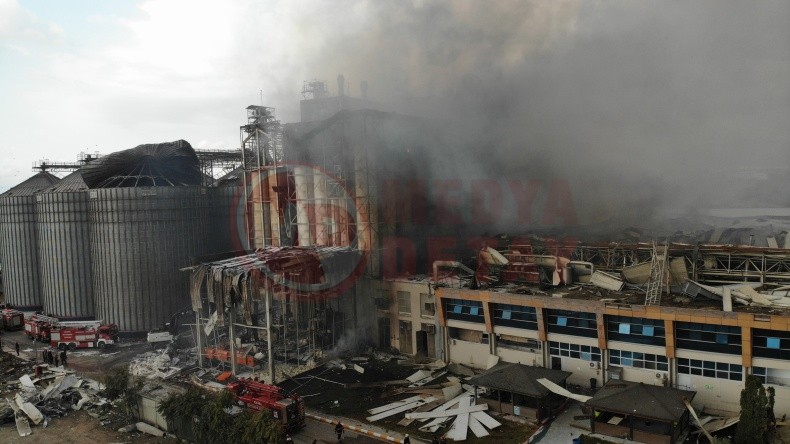 Fabrika Patlamasinda Bir Kisinin Cesedine Ulasildi (3)