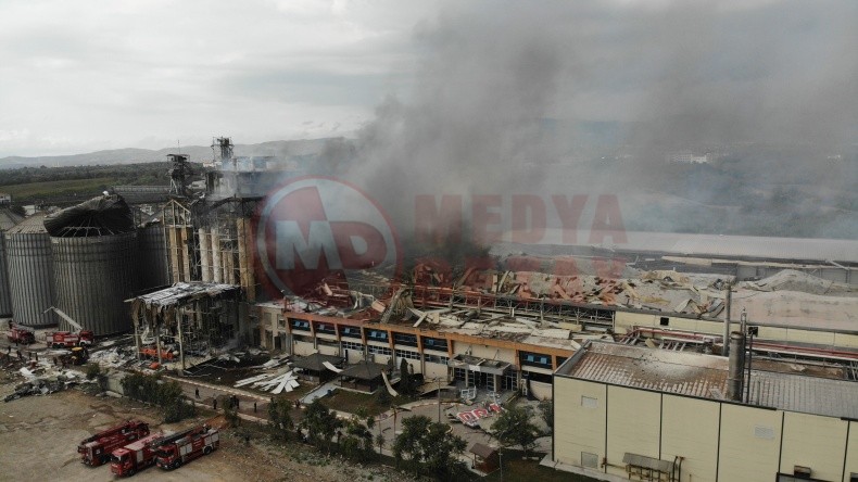 Patlayan Fabrikada Cikan Yanginda Sogutma Calismalari Suruyor (1)