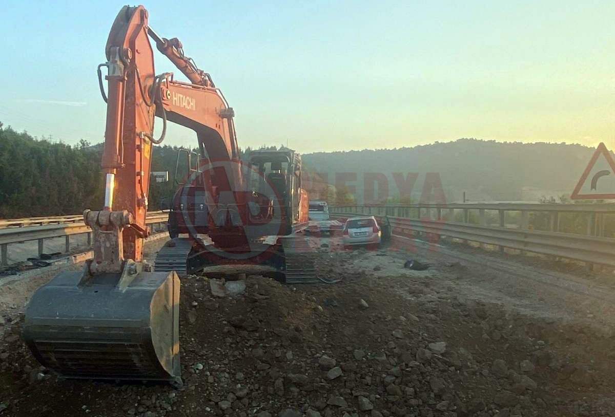 Yol Yapim Calismasi Alanina Giren Otomobil Kaza Yapti1