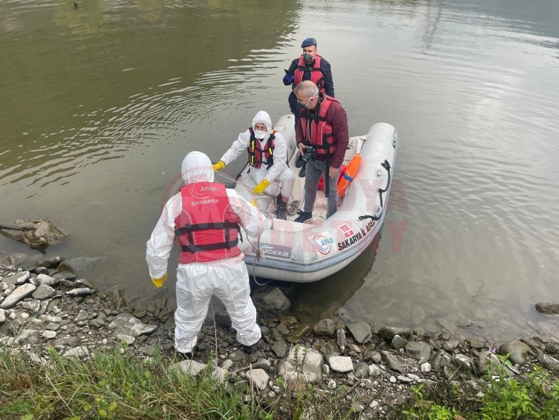 Sakarya Nehri Erkek Ceset Bulundu