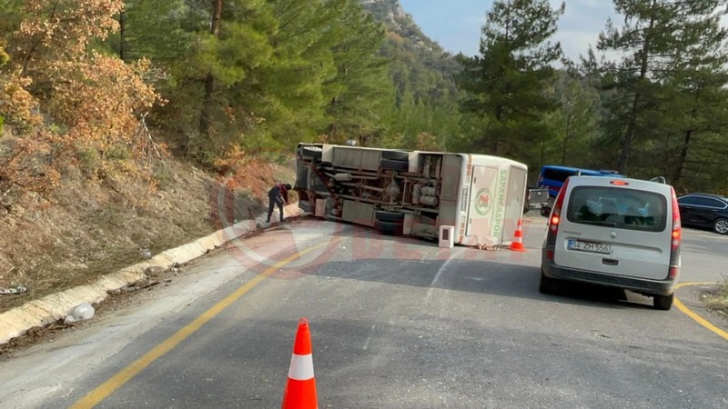 Ogrencileri Tasiyan Midibus Devrildii4