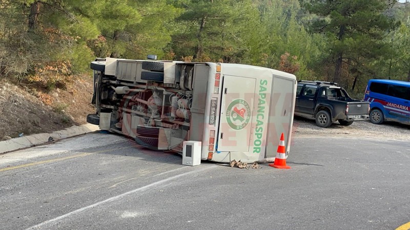 Ogrencileri Tasiyan Midibus Devrildii5