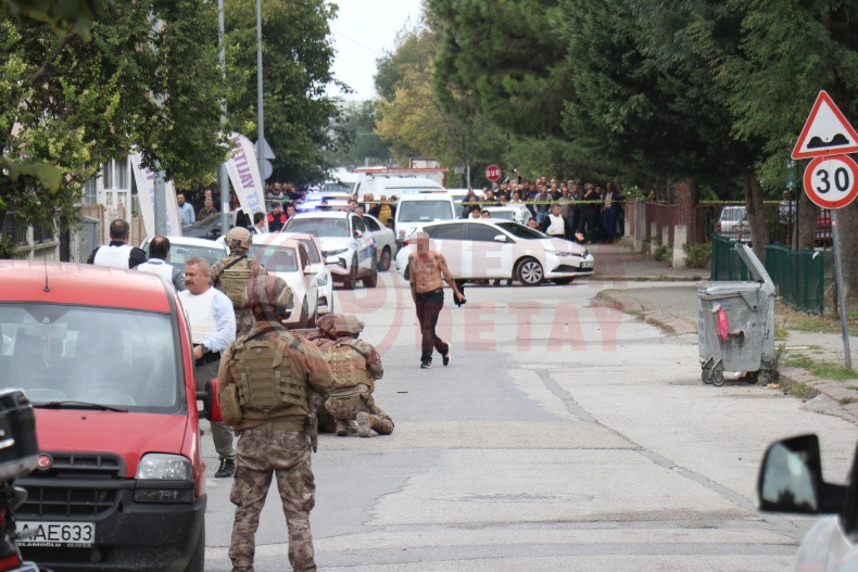 Emekli Polis Kadinin Bogazini Kesti1 (2)