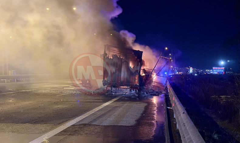 Otoyolda Tir Yangini7