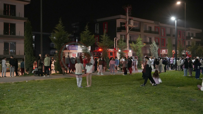 Kiz Yurdunda Yangin Panigi3