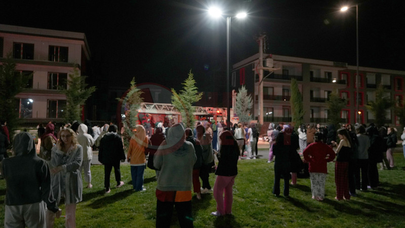 Kiz Yurdunda Yangin Panigi5