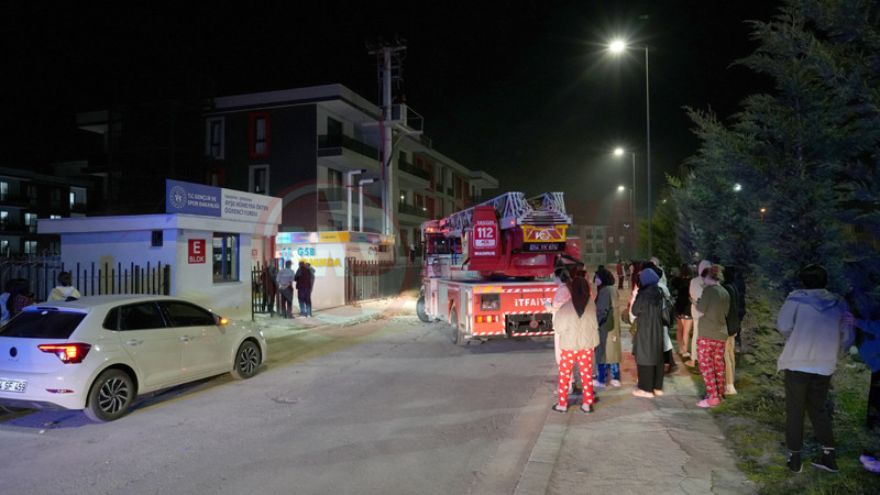 Kiz Yurdunda Yangin Panigi6