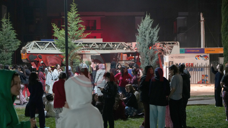 Kiz Yurdunda Yangin Panigi7