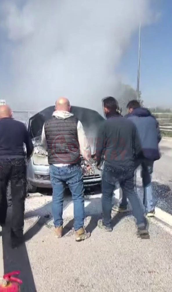 Otomobilin Yanisini Caresizce Izledi4