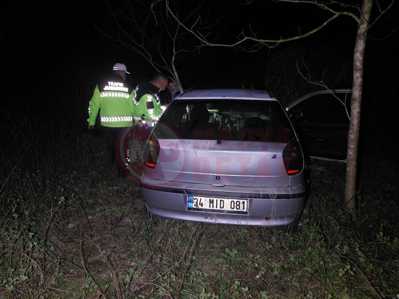 Sedyede Sigara Yakti (1)