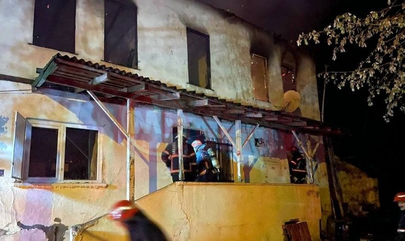 Yatalak Kadin Yangindan Son Anda Kurtarildi (2)