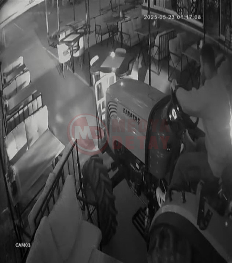 Alkollu Surucu Traktorle Kafeye Daldi (3)