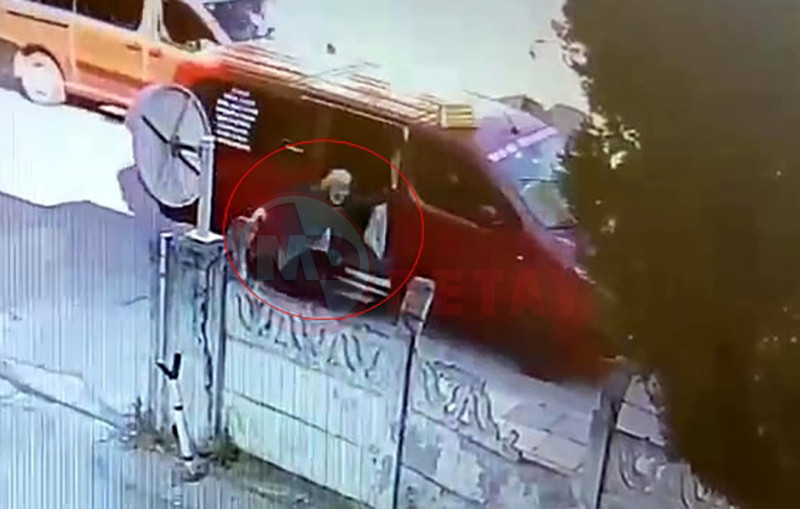 Az Daha Kadini Olduruyordu4