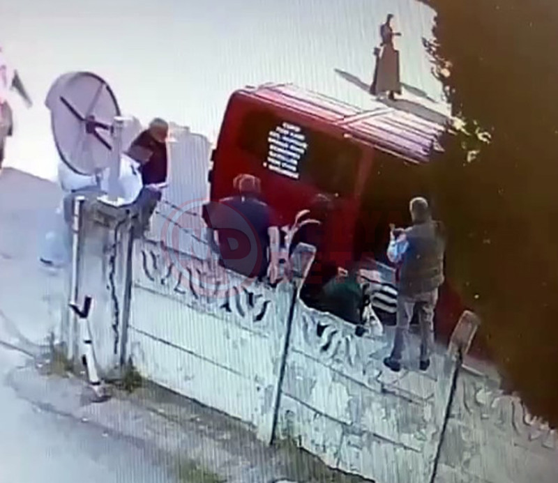 Az Daha Kadini Olduruyordu6