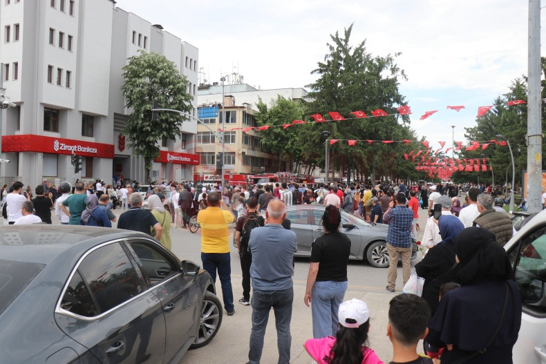 Farkli Sehirlerde Yuzun Uzerinde Intihar Girisiminde Bulunmus (2)