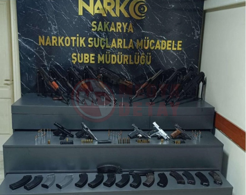 Polisin Kiraladigi Aractan Kelesler Cikti