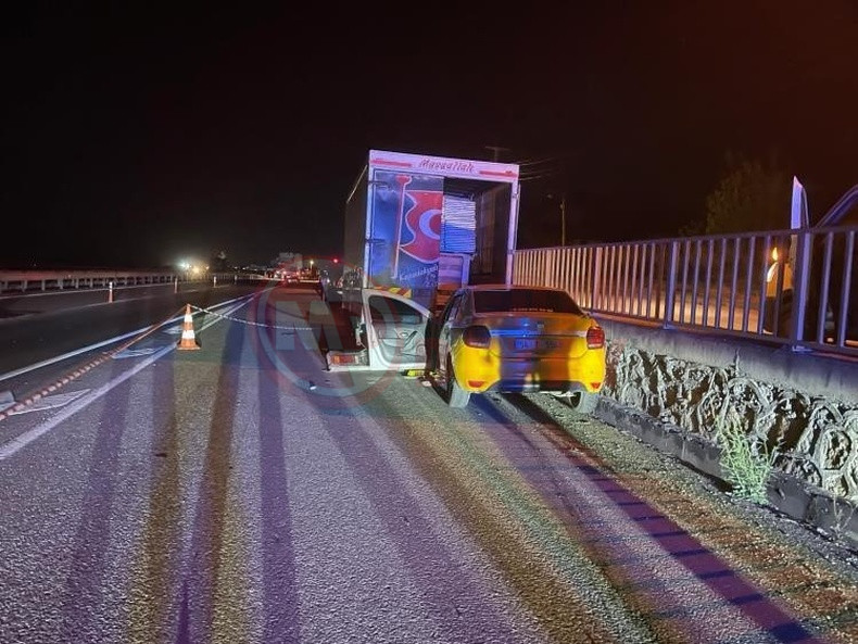 Ticari Taksi Kamyonete Ok Gibi Saplandi 1 Olu2