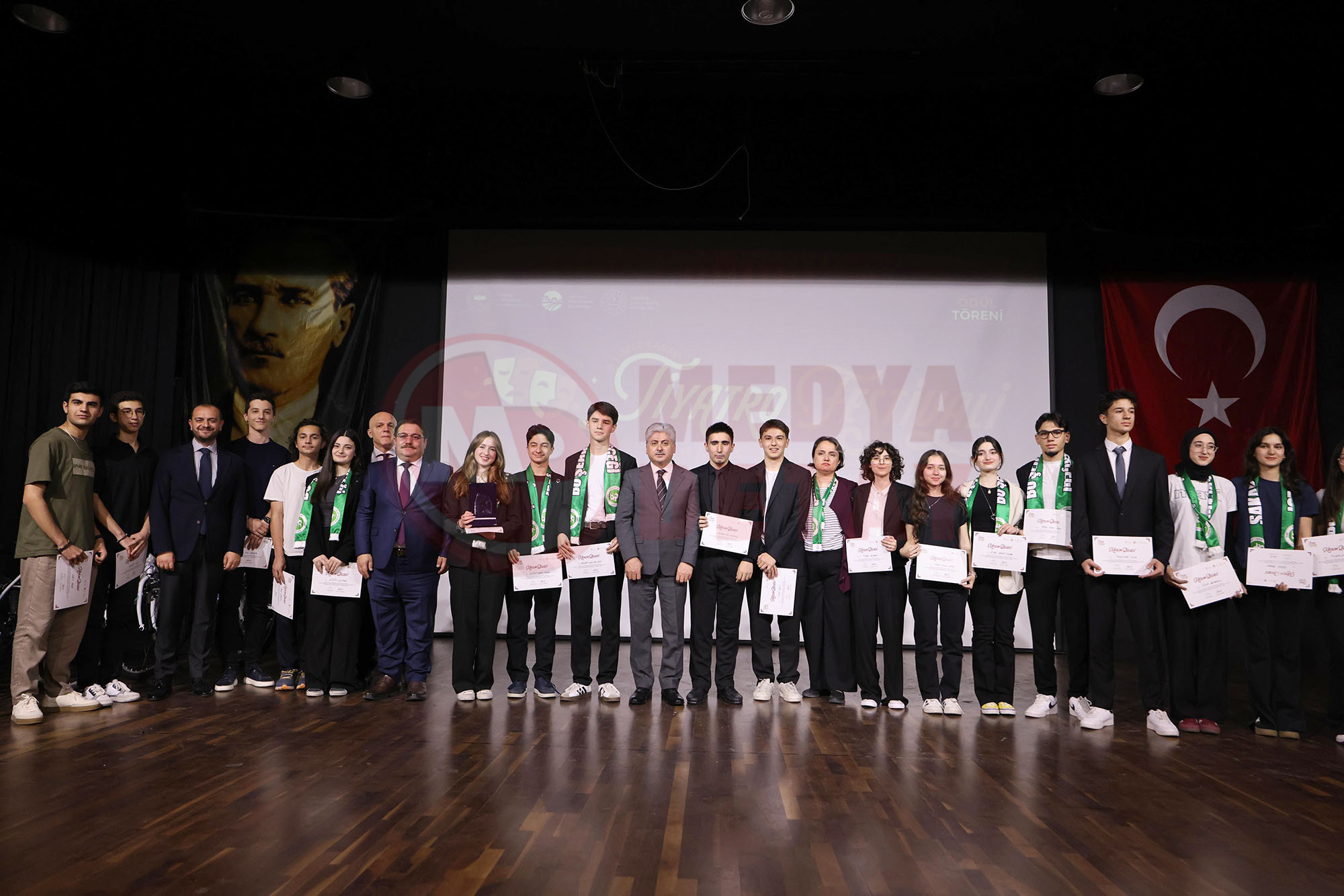 Ti̇yatro (2)-1