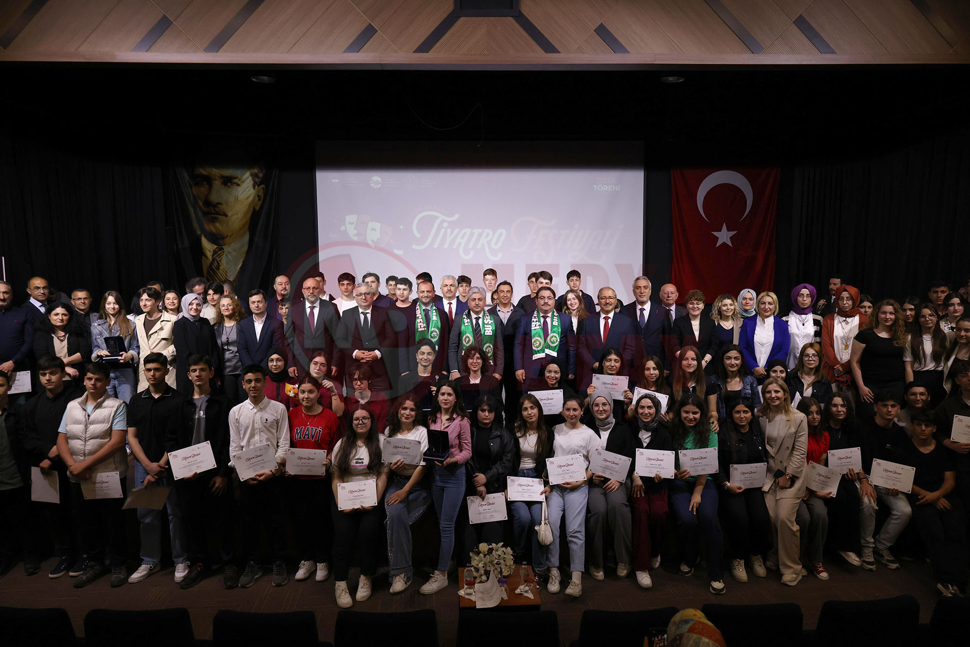 Ti̇yatro (3)-1