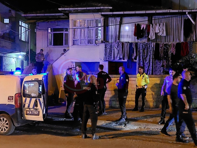 Bayrama Bicakli Tartismayla Girdiler (1)