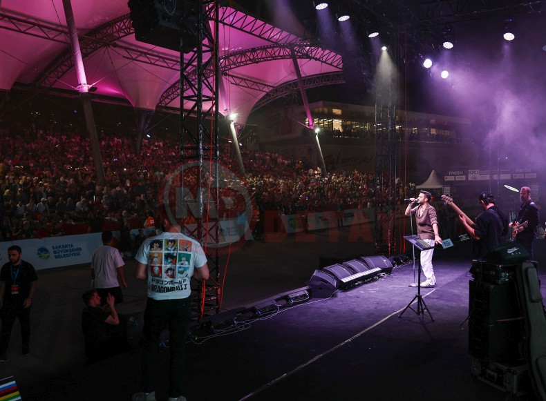 Konser Ve Sahne Sovlari Gorsel Solene Donustu (3)