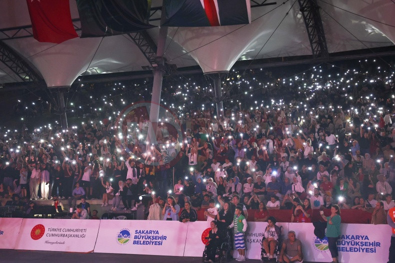 Konser Ve Sahne Sovlari Gorsel Solene Donustu (4)