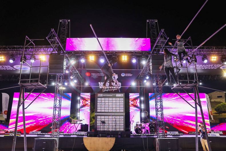 Konser Ve Sahne Sovlari Gorsel Solene Donustu (5)