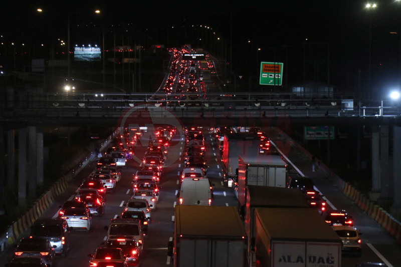 Otoyolda Trafik Durdu3