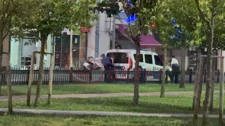 Polisin Bacagindan Vurdugu Sahis Silahla Direniyor (6)