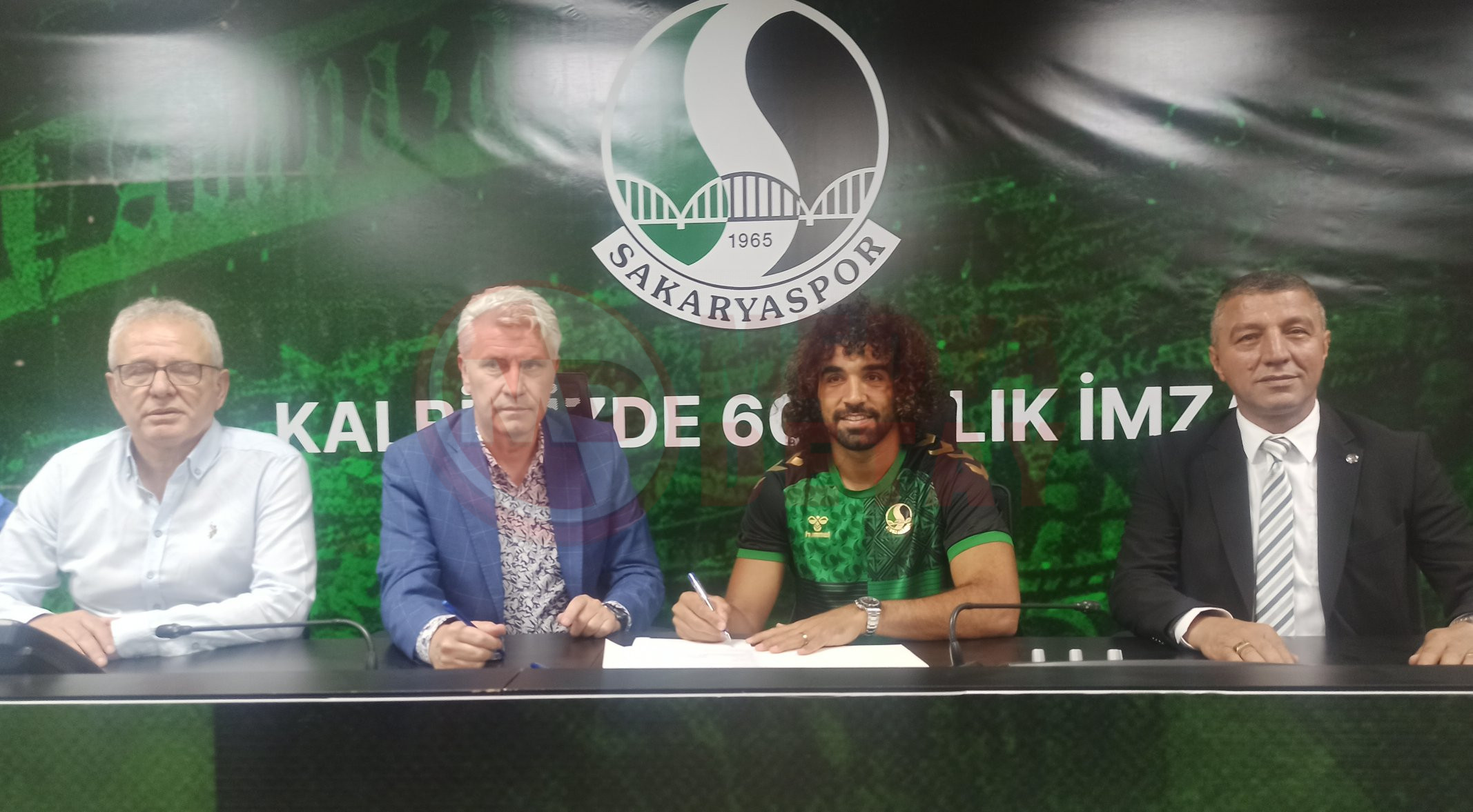 Sadık Çiftpınar İmza