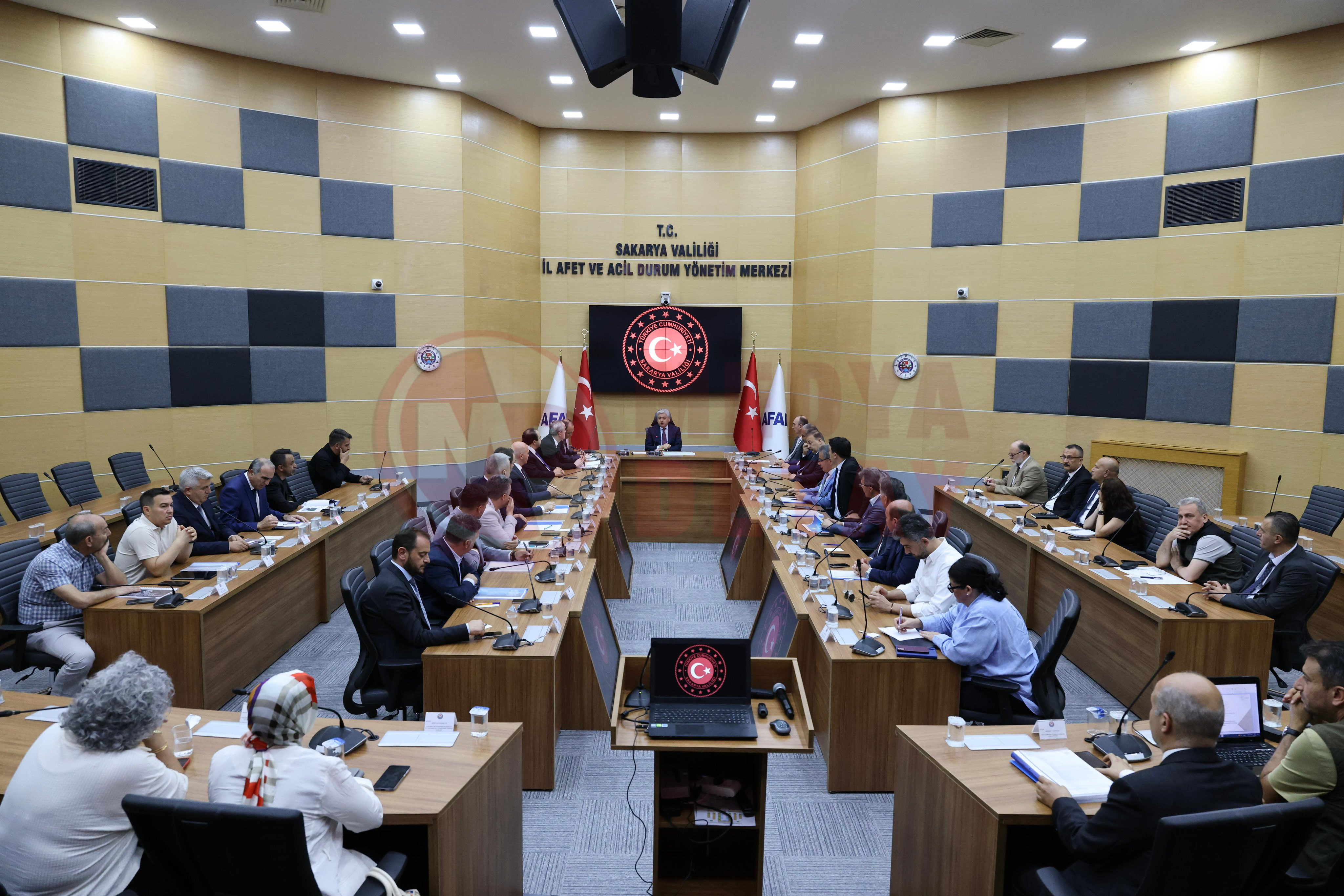 Vali̇ (2)-11