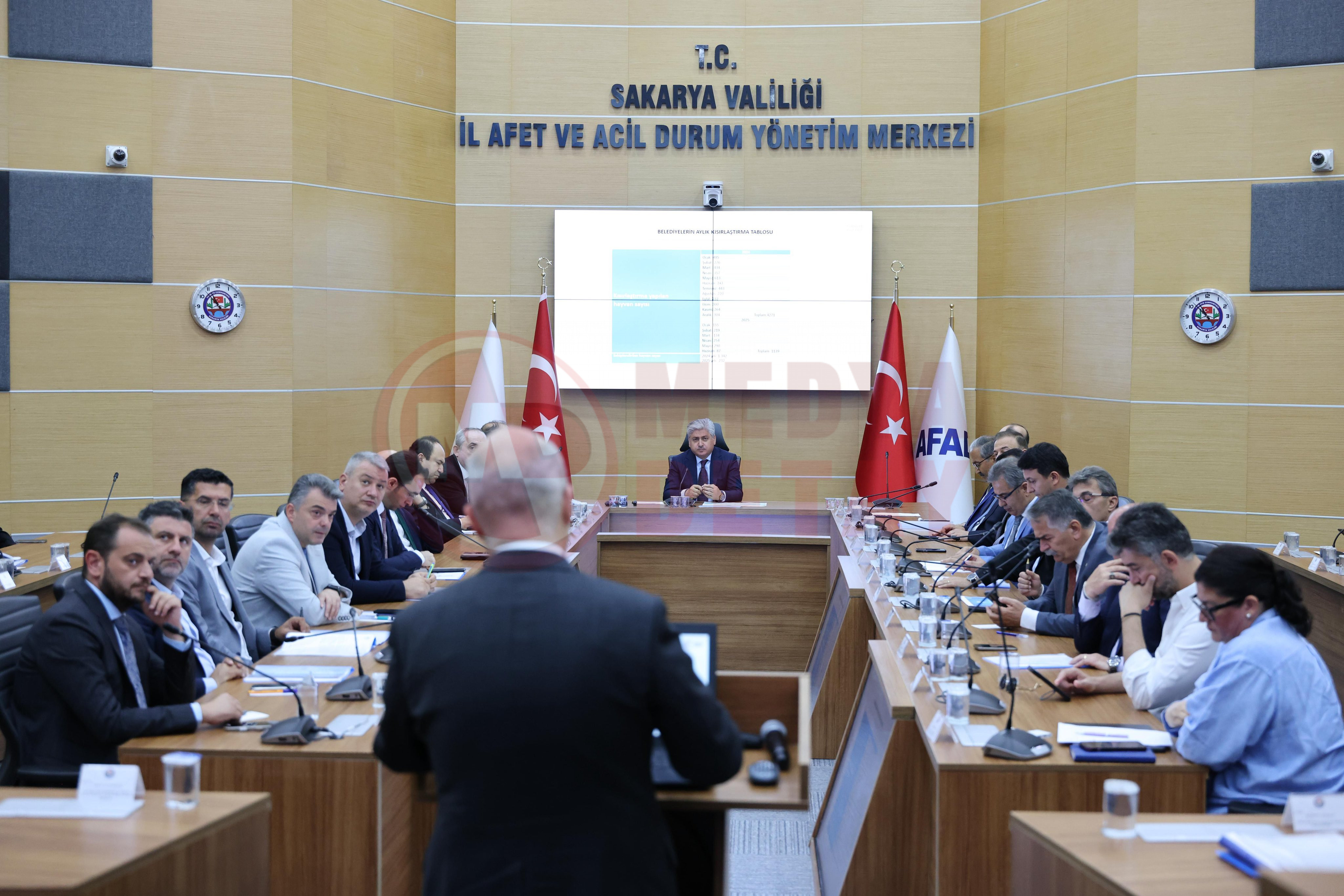 Vali̇ (3)-10