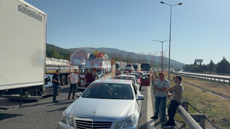 Anadolu Otoyolu Tir Kazasi (3)
