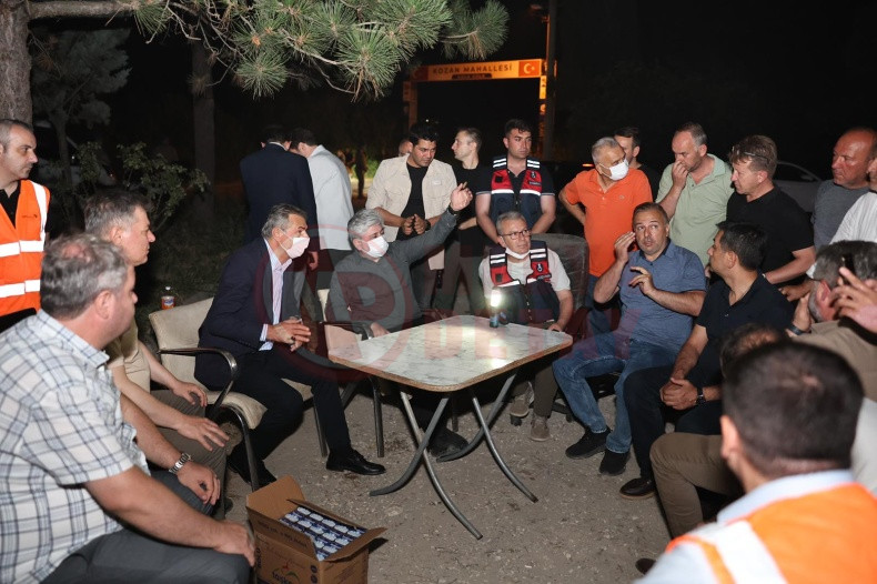 Baskan Alemdar Vali Dogan Yangin Bolgesinde (1)