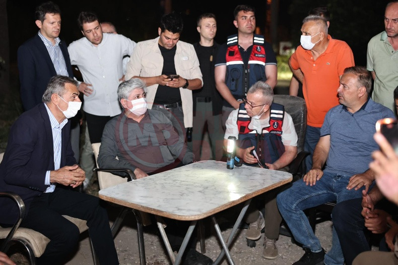 Baskan Alemdar Vali Dogan Yangin Bolgesinde (4)
